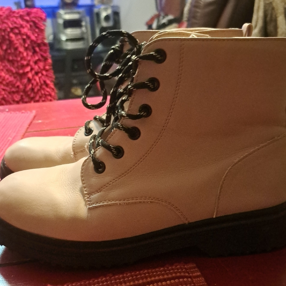 Women's Cream Lace-Up Boots